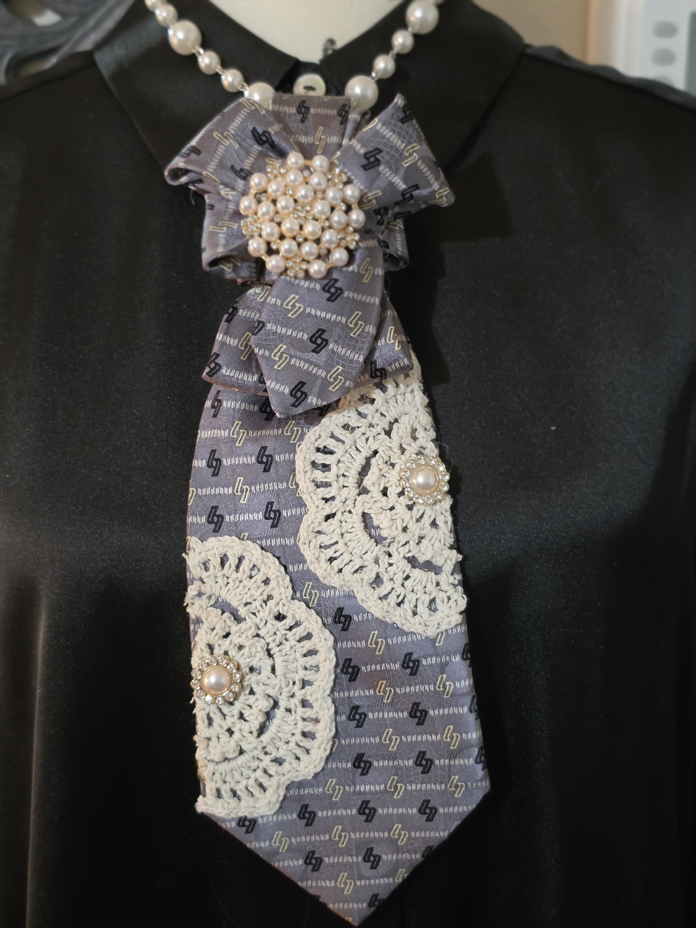 Pearl & Crochet Gray Print Necktie Statement Necklace
